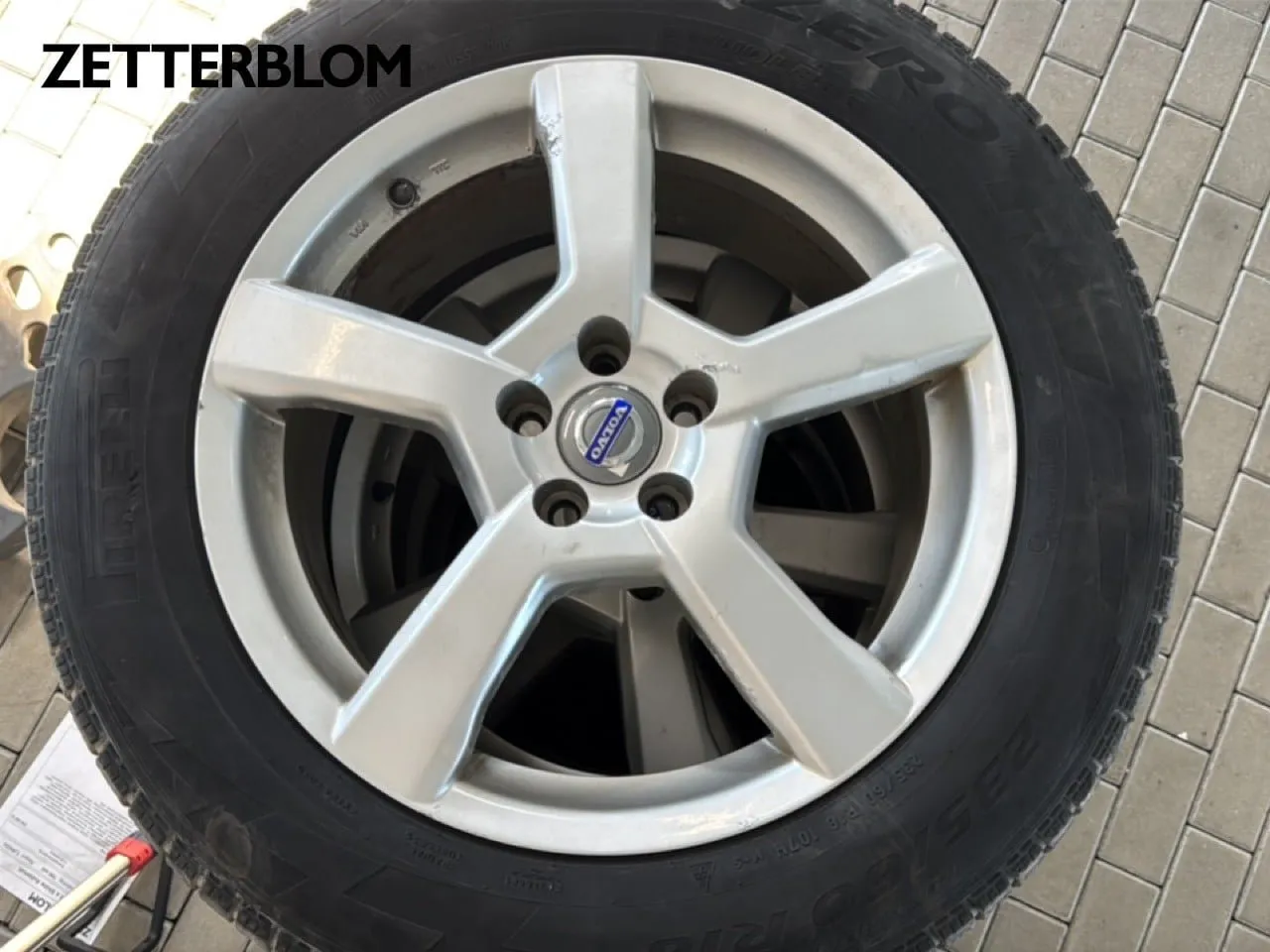 Vehicle image 14