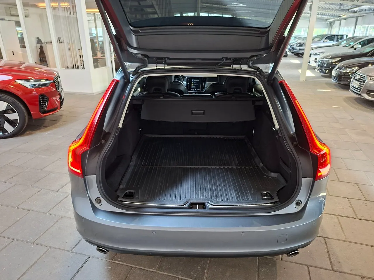 Vehicle image 14