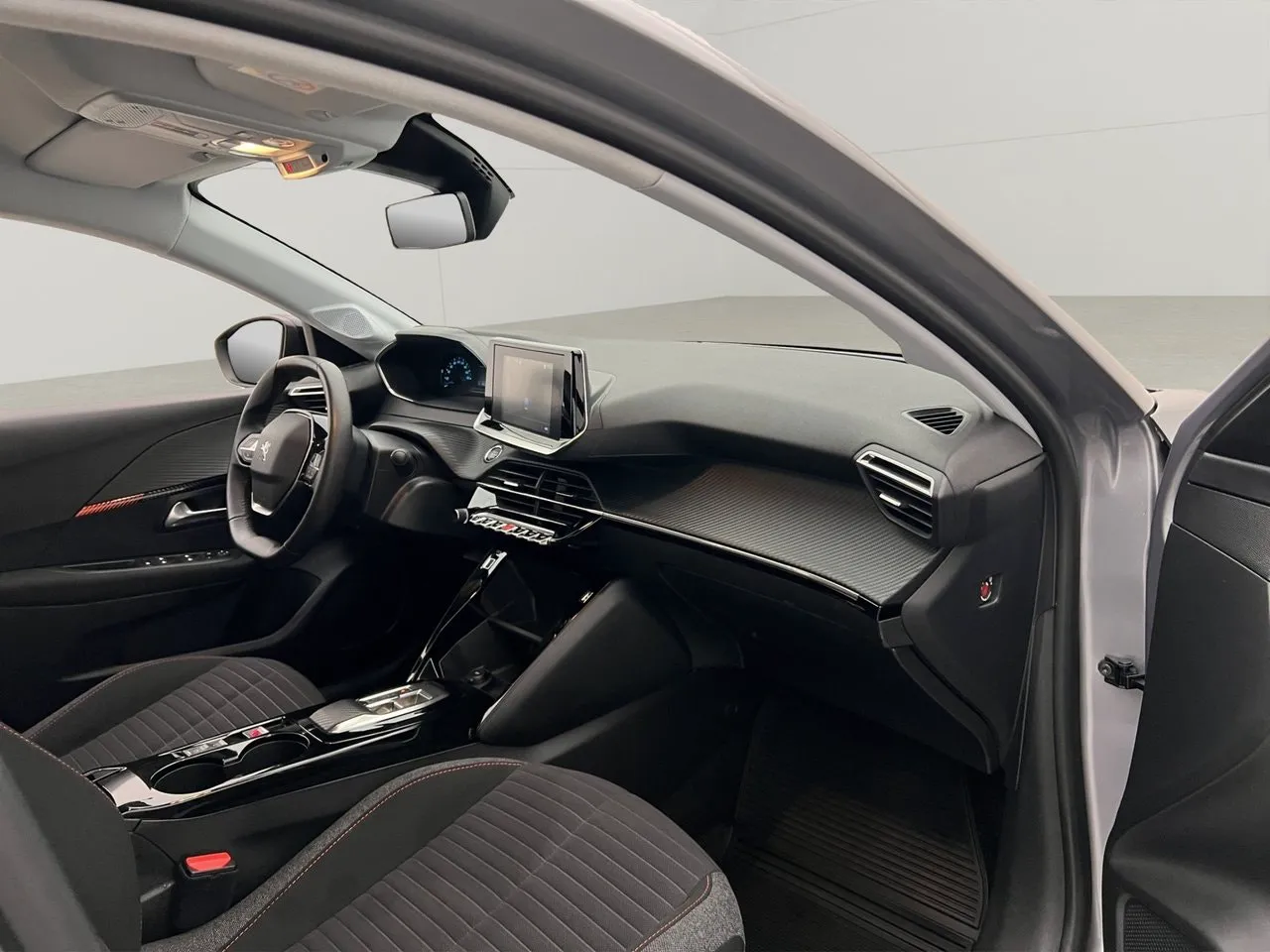 Vehicle image 18