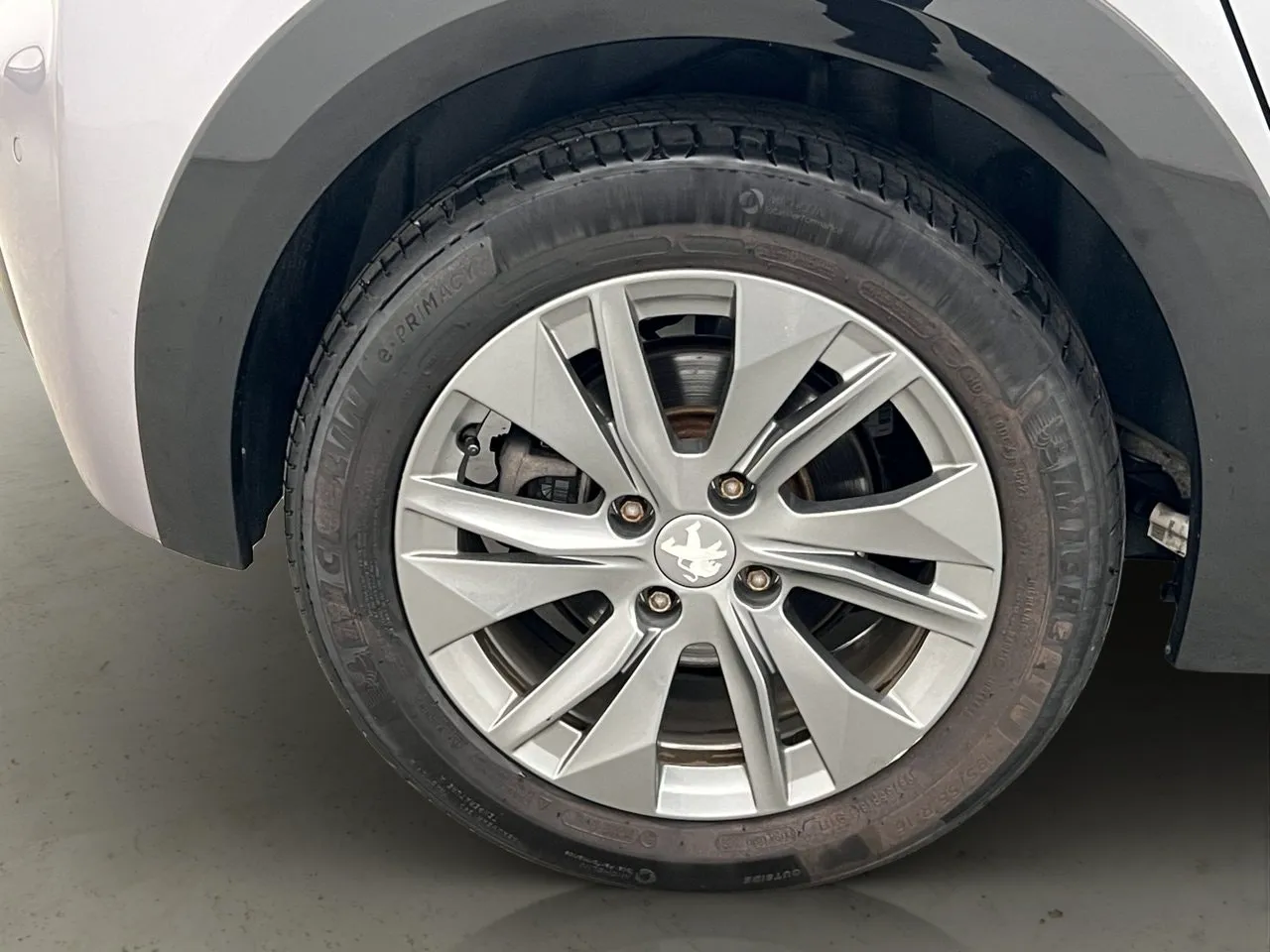 Vehicle image 28