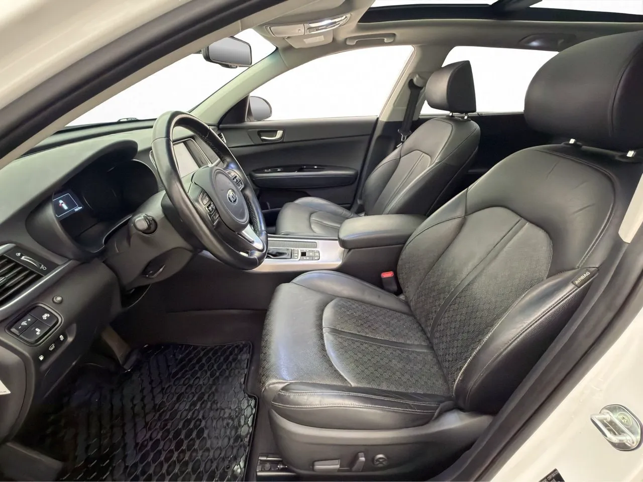 Vehicle image 14