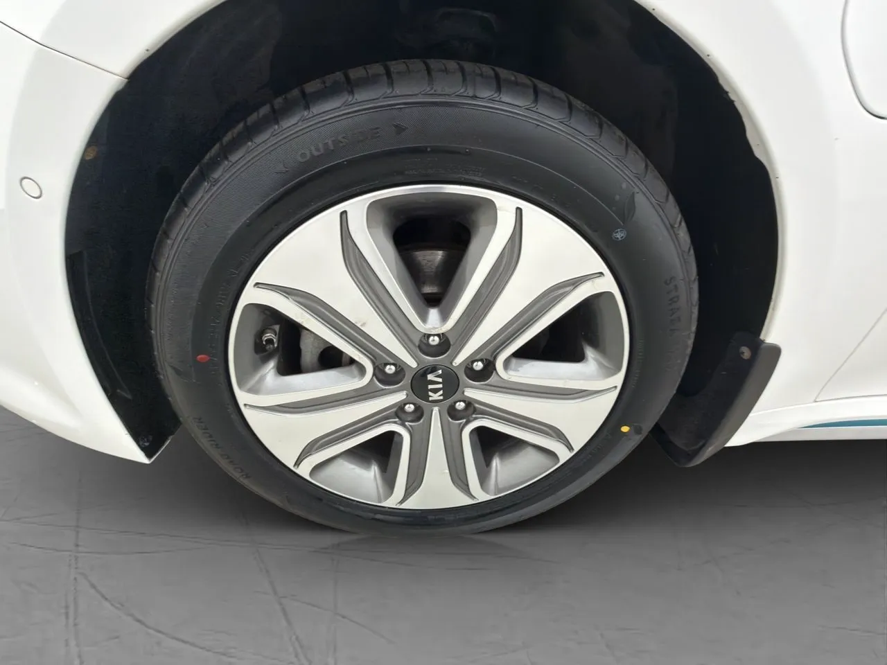Vehicle image 32
