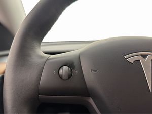 Tesla Model Y bild 26