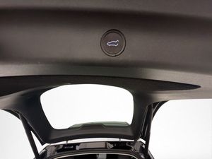 Tesla Model Y bild 25