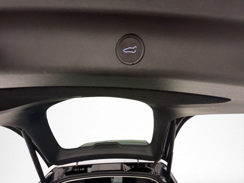 Tesla Model Y bild 25