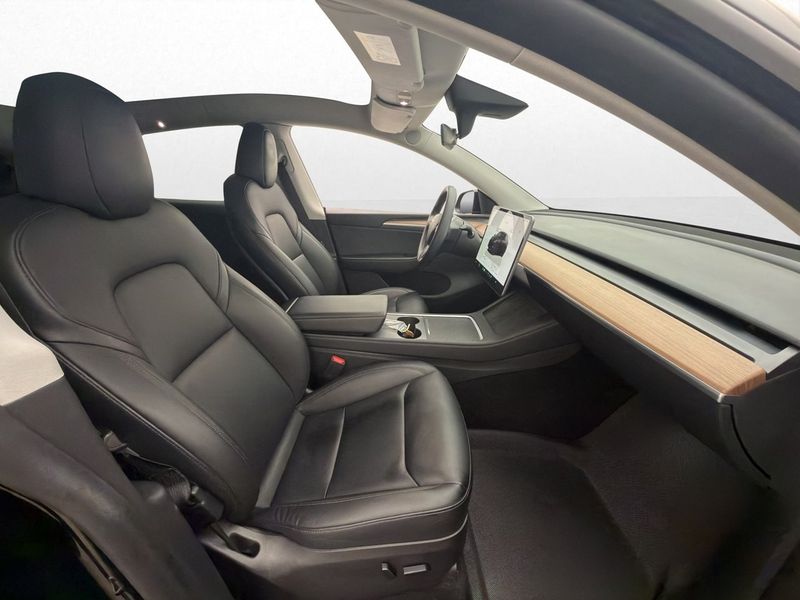Tesla Model Y bild 23