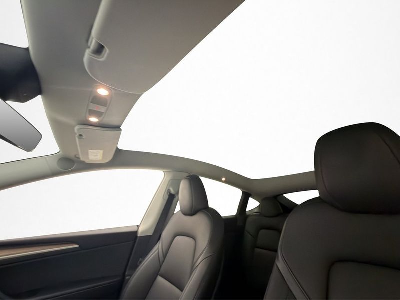 Tesla Model Y bild 11