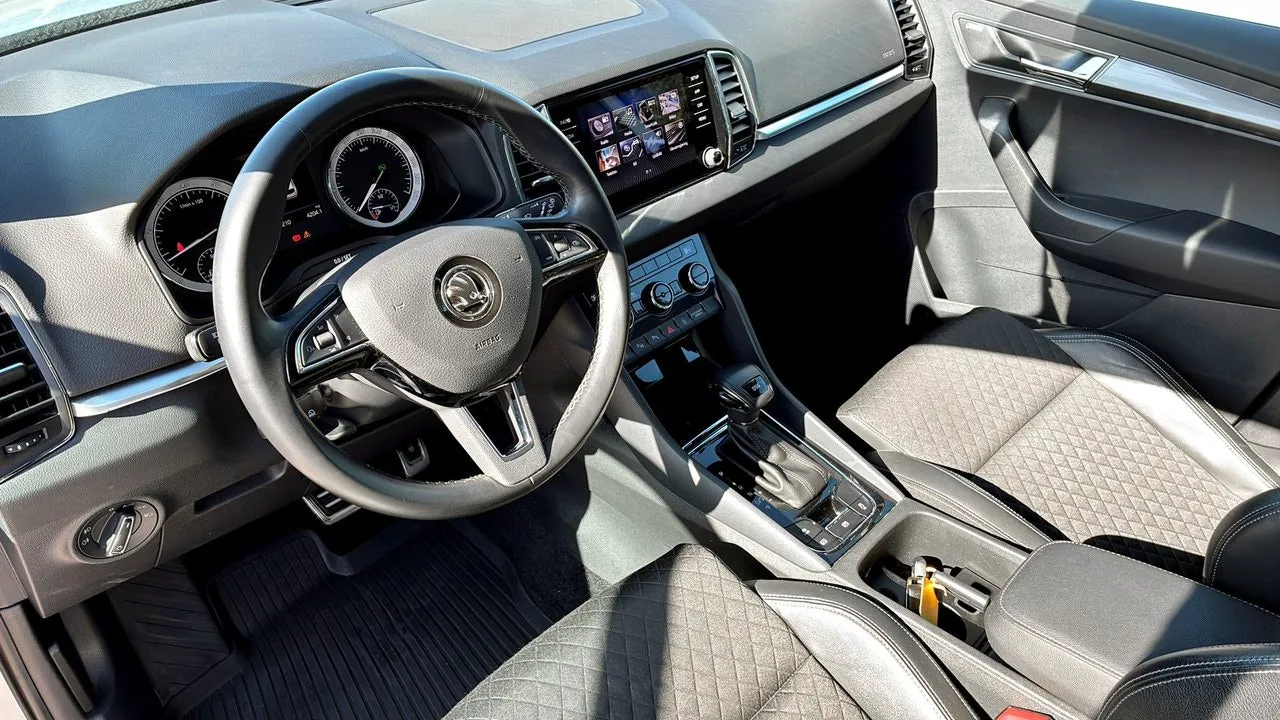Vehicle image 6