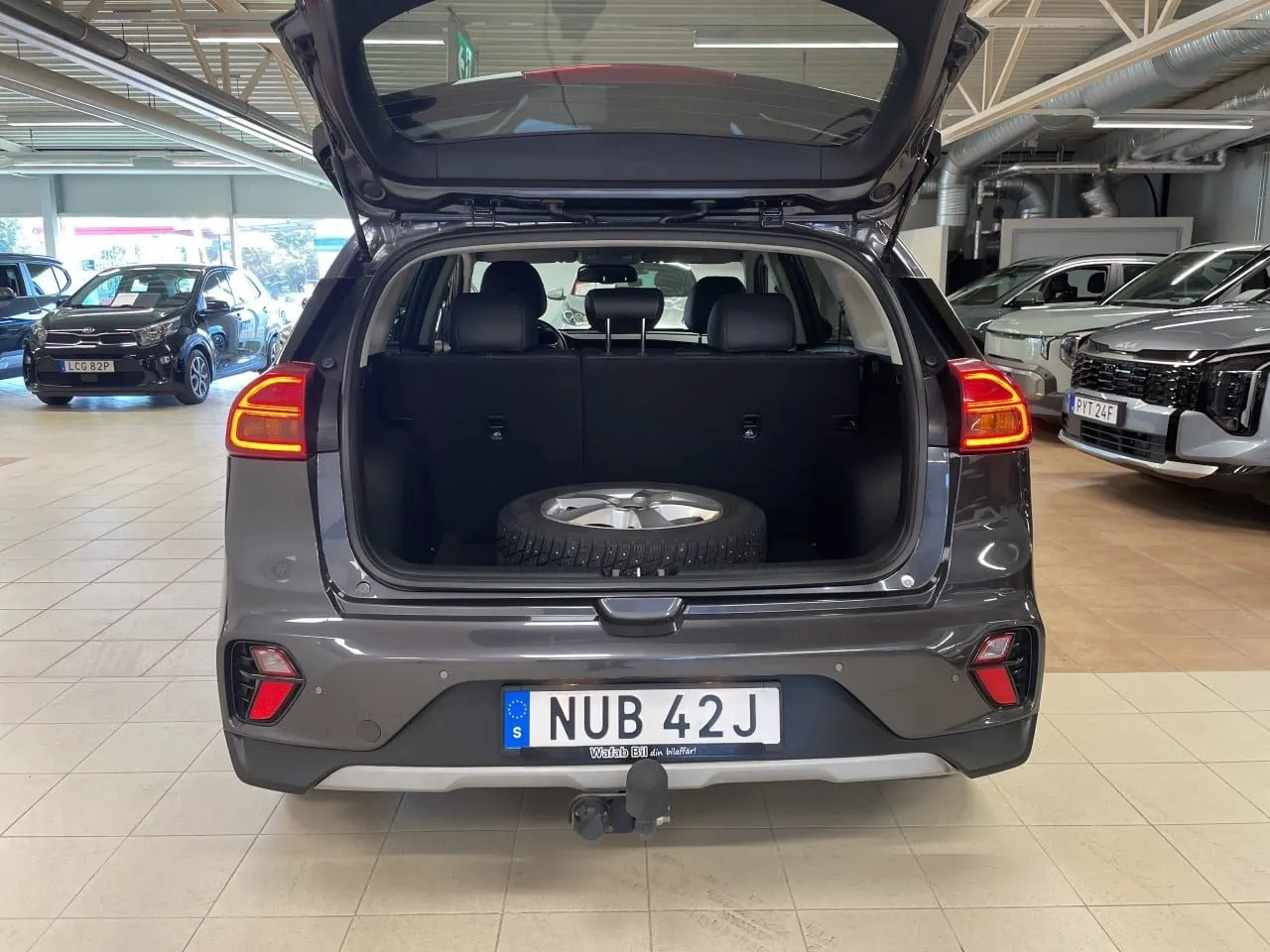 Vehicle image 13