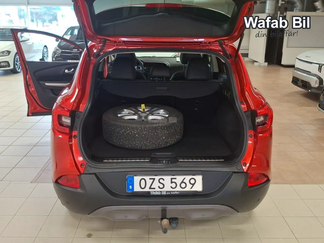 Vehicle image 13