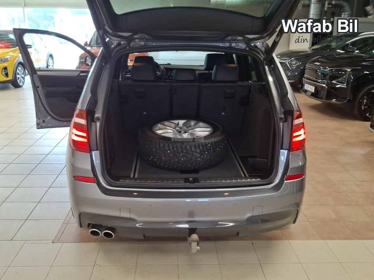 Vehicle image 13