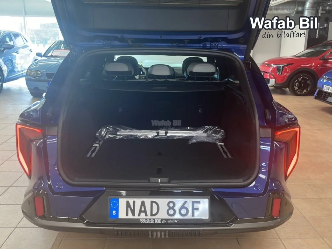 Vehicle image 13
