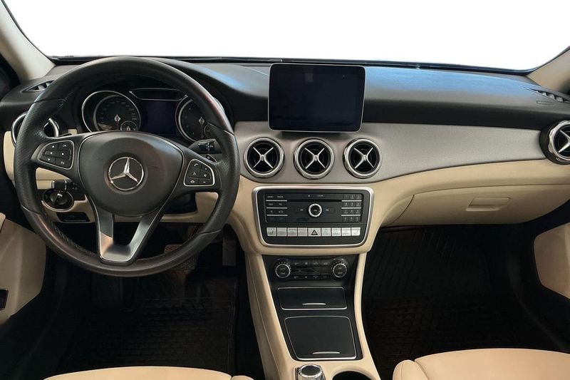 Mercedes GLA220 bild 12