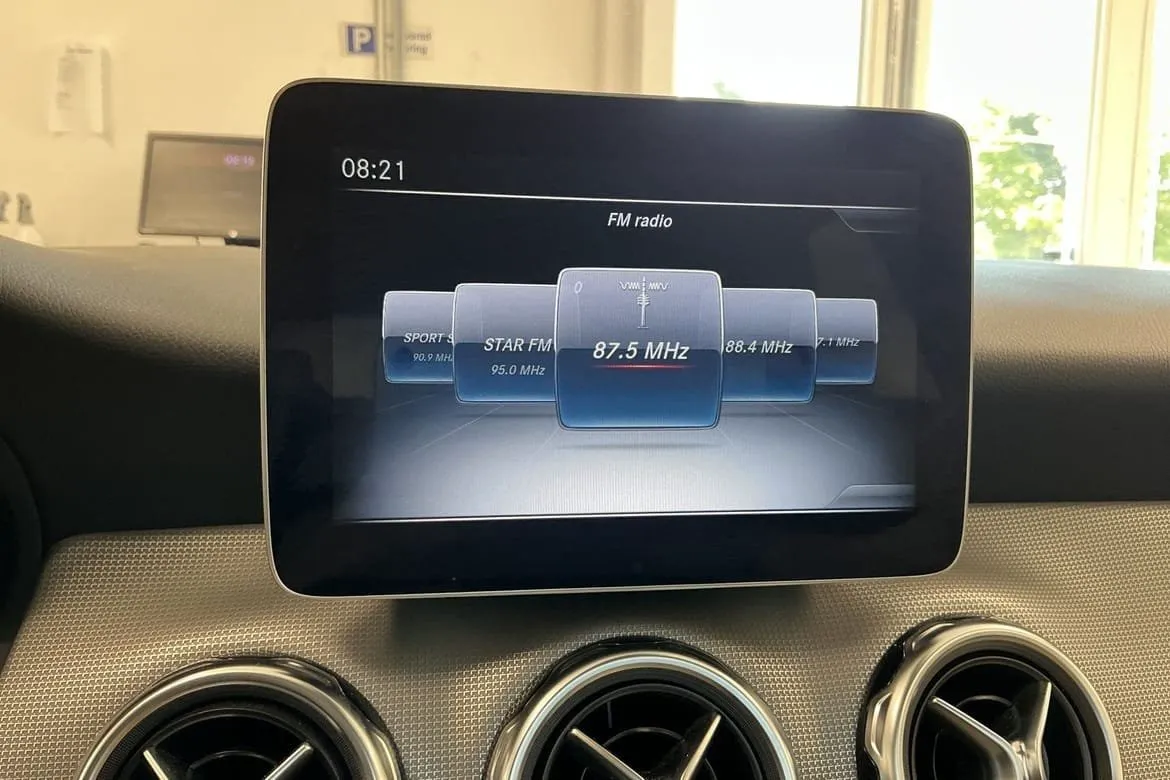 Vehicle image 19