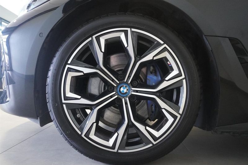 BMW i4 bild 3