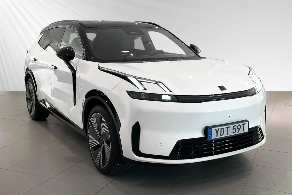 Vehicle image 4