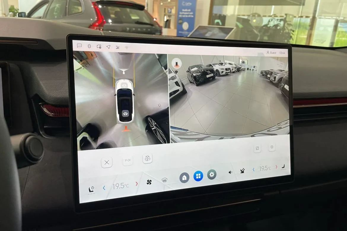 Vehicle image 18