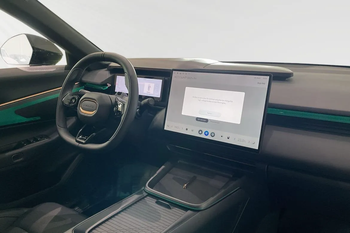 Vehicle image 8