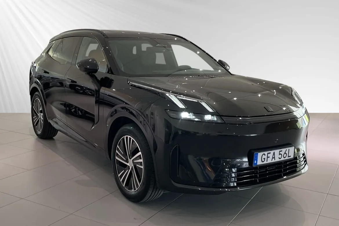 Vehicle image 4