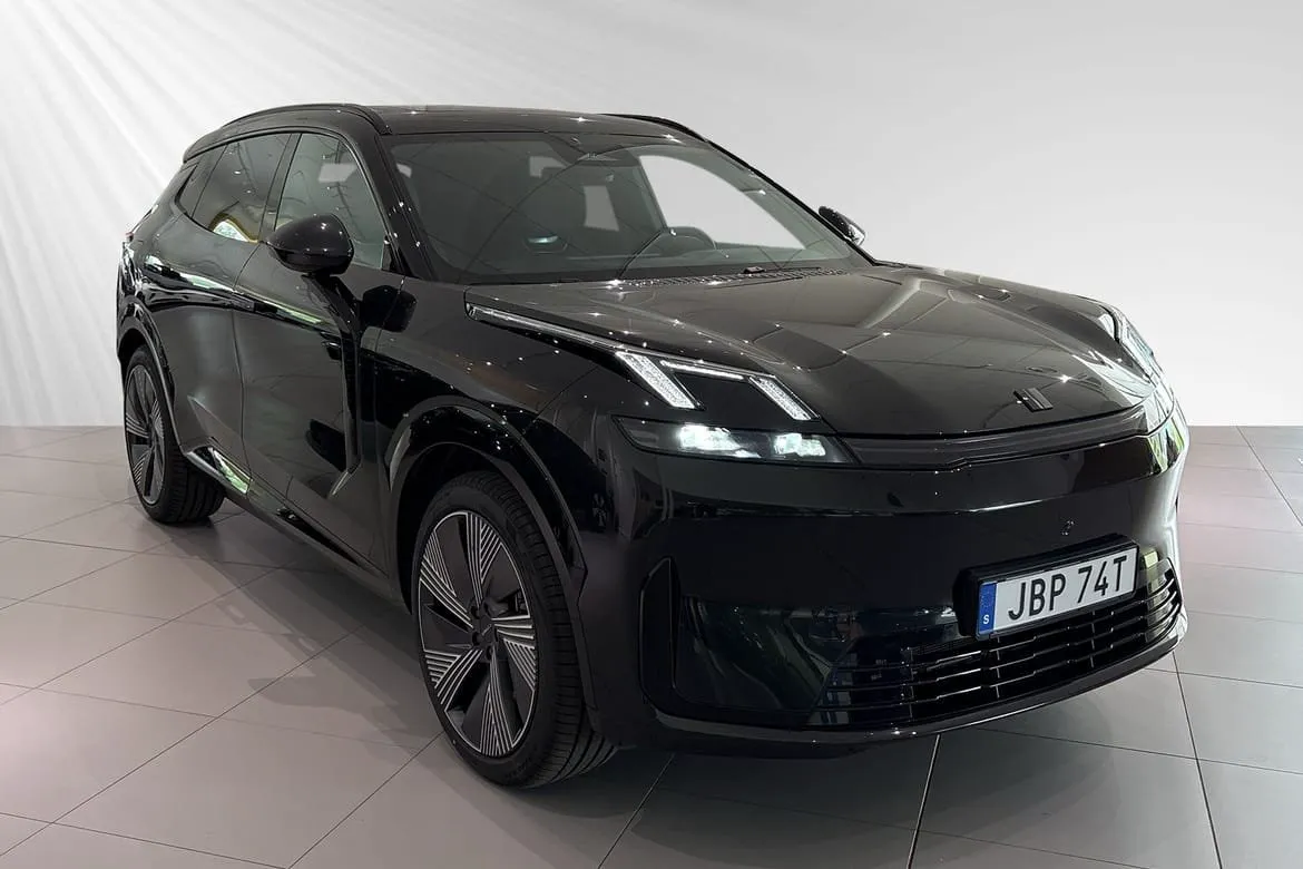 Vehicle image 4