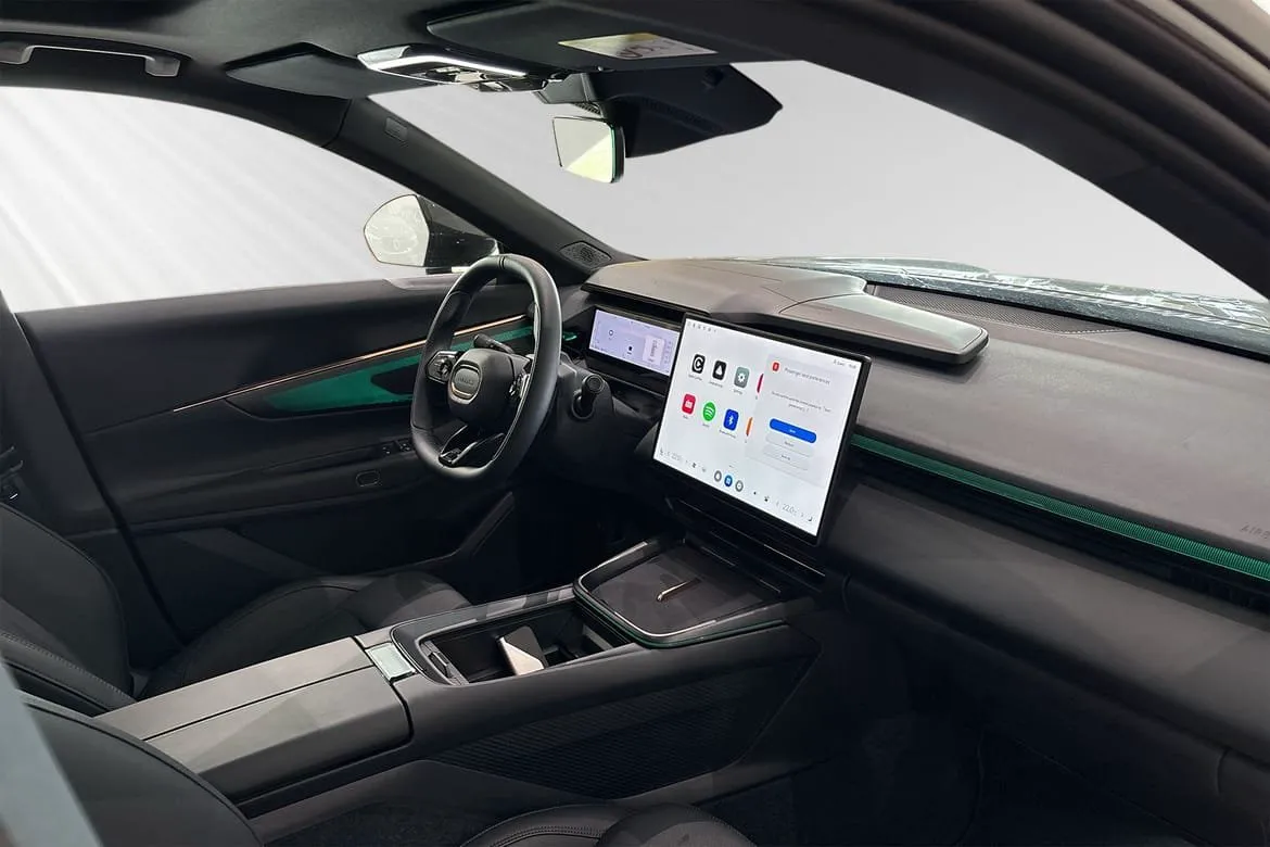 Vehicle image 8