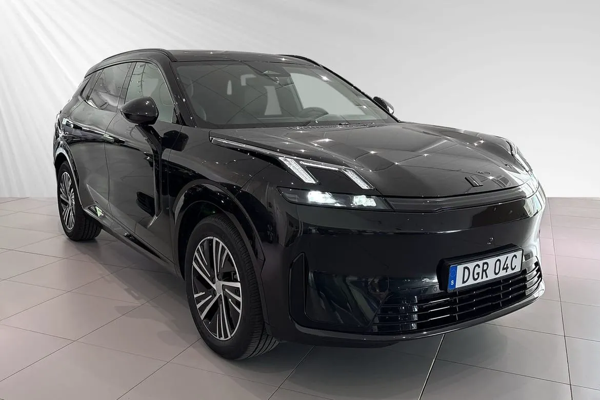 Vehicle image 4