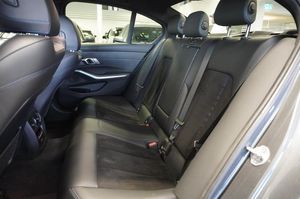 BMW 330 bild 9