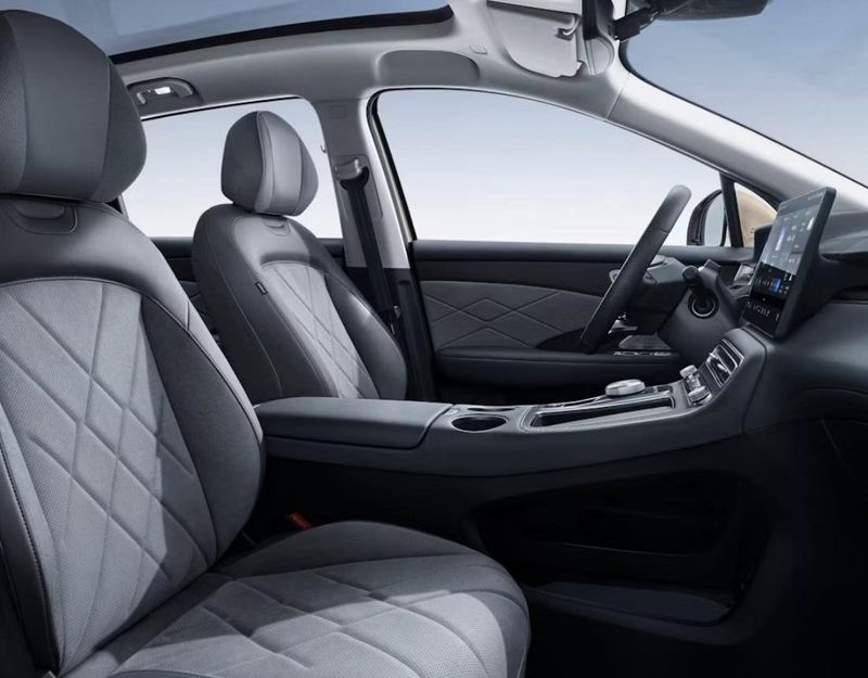 MG S6 EV bild 2