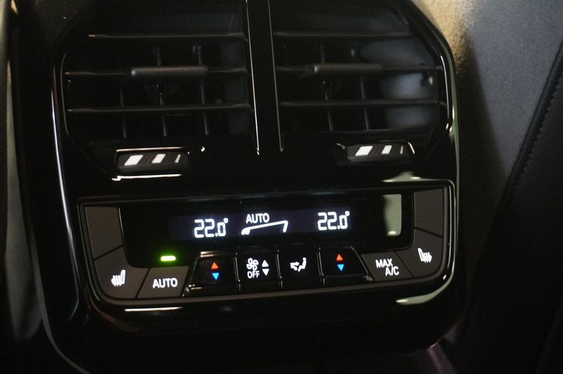 BMW iX bild 14