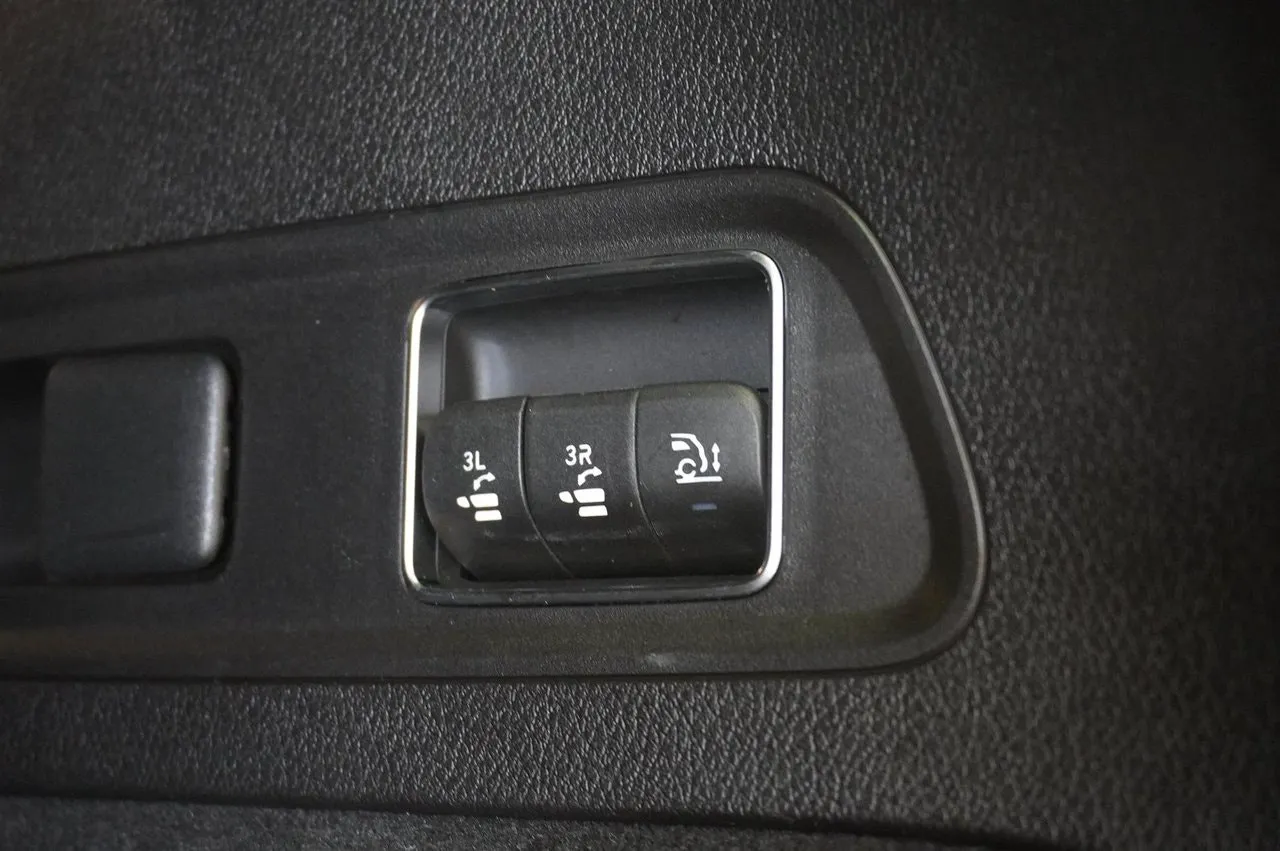 Vehicle image 34