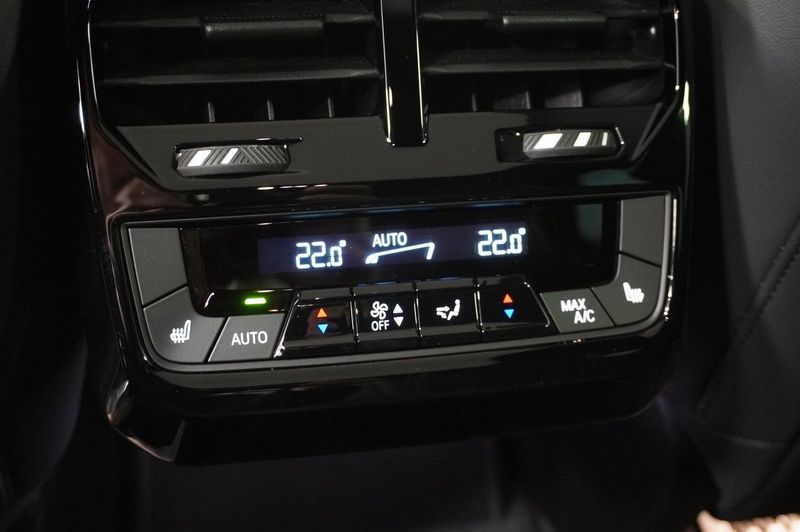BMW iX bild 19