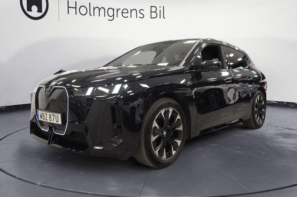 BMW iX xDrive60 B W Drag Panorama DAP | Ränta 3,95% - 2025