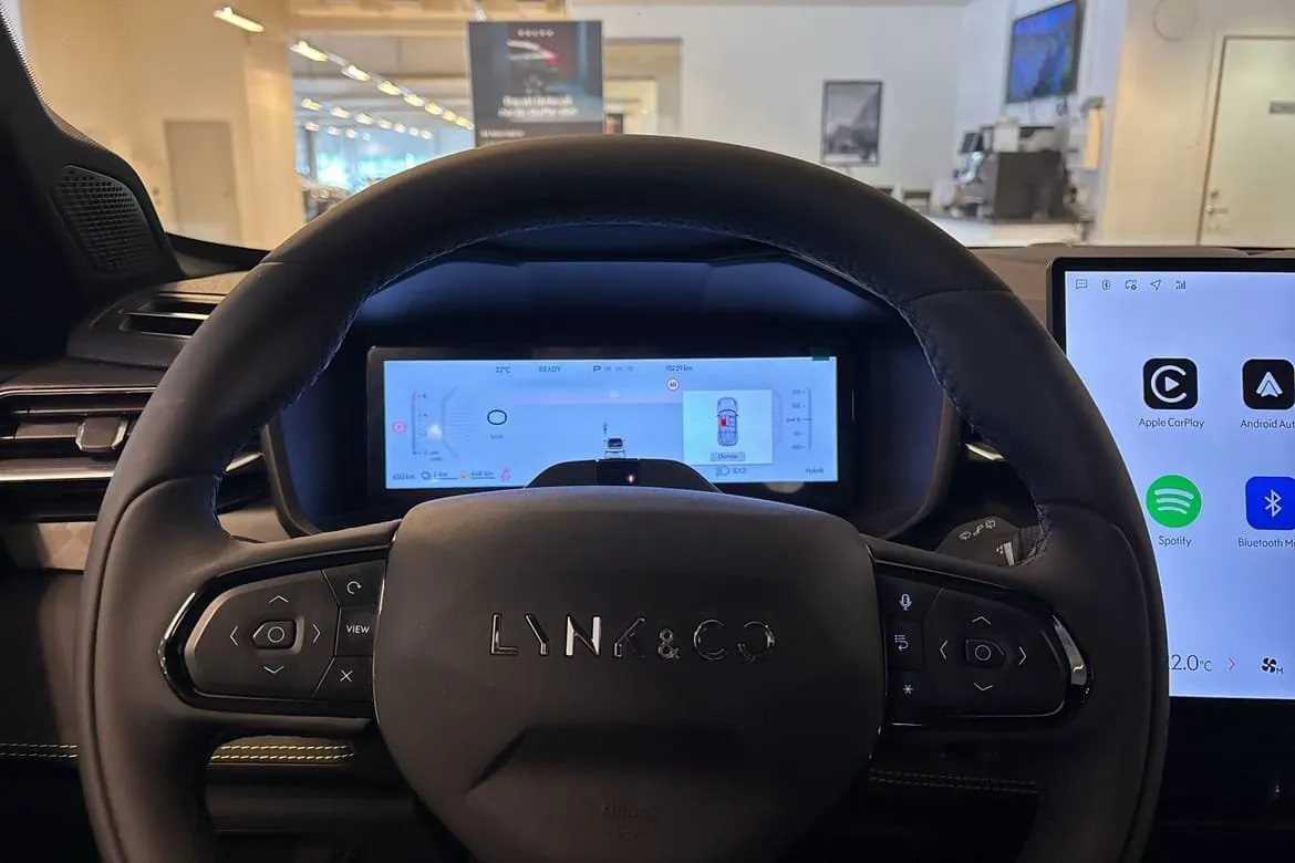 Vehicle image 14