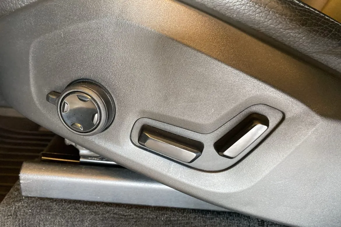 Vehicle image 35