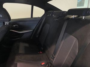 BMW 330 bild 11
