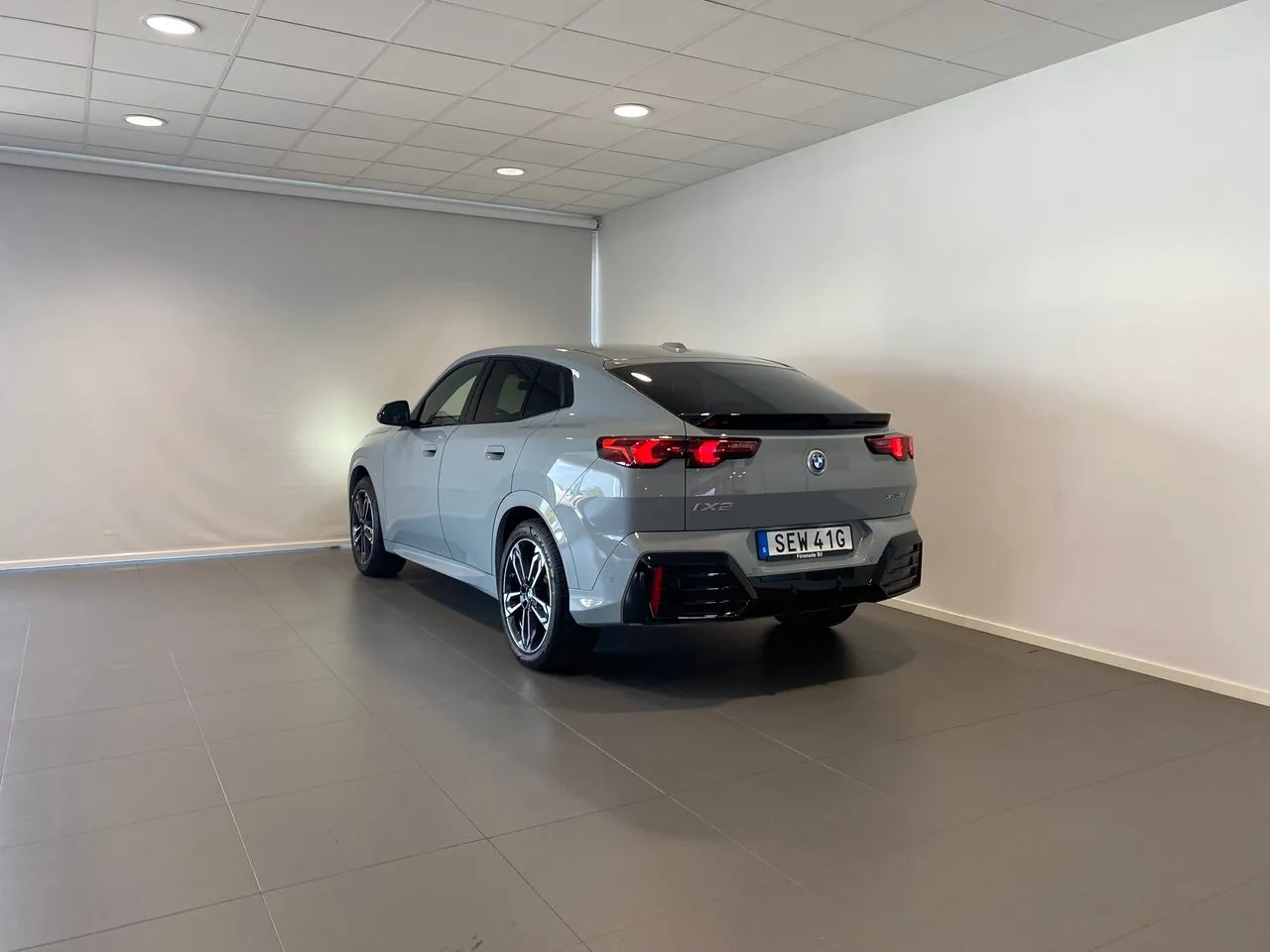 Vehicle image 15