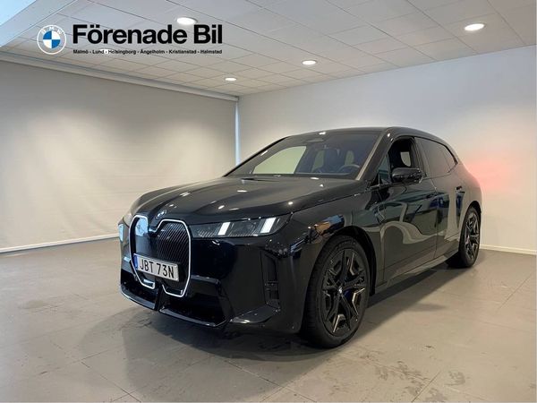 BMW iX xDrive60 M-Sport Panorama Adaptiv Farthållare Keyless - 2026