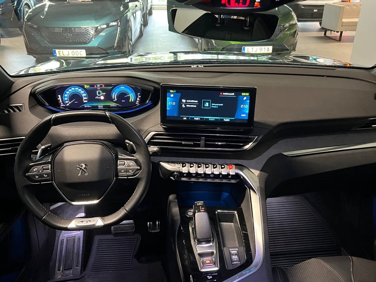 Vehicle image 13