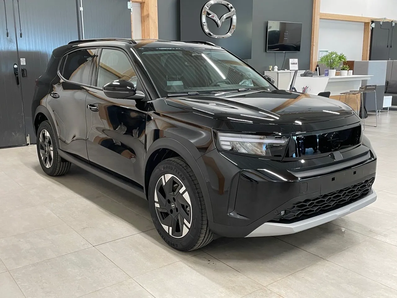 Vehicle image 4