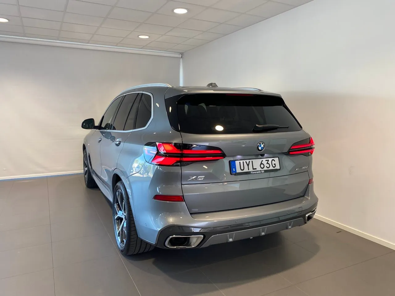 Vehicle image 14