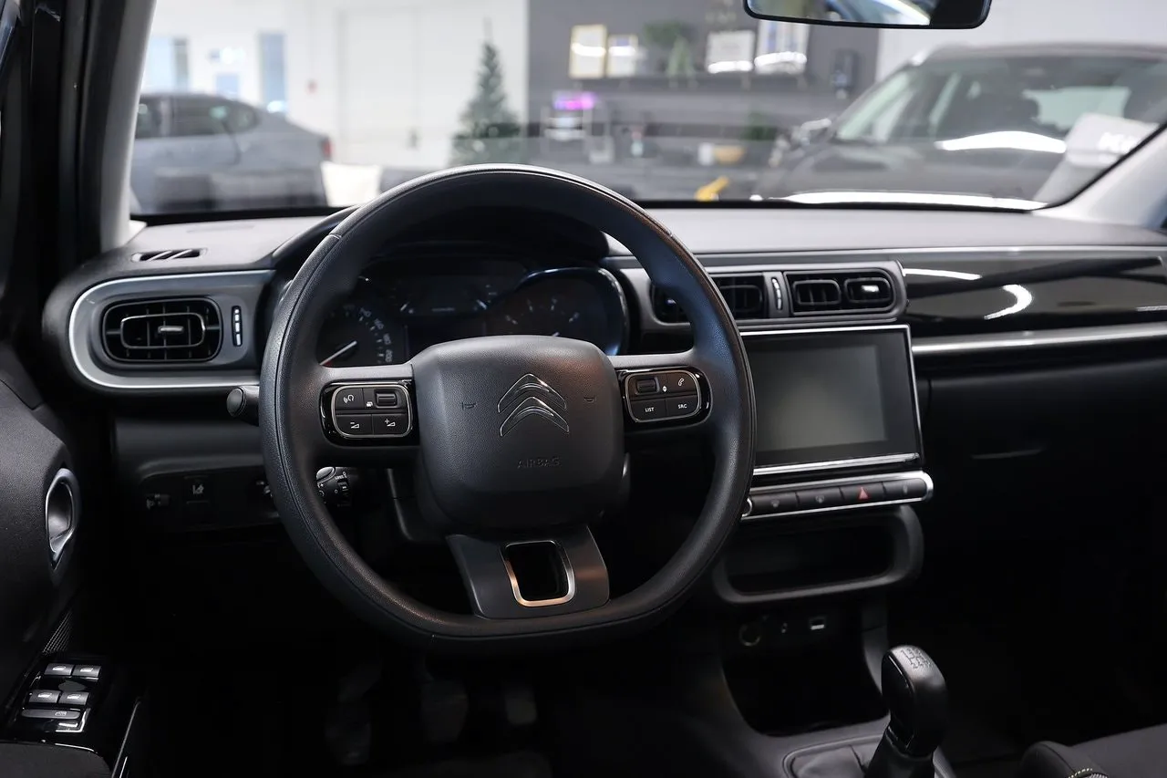 Vehicle image 14