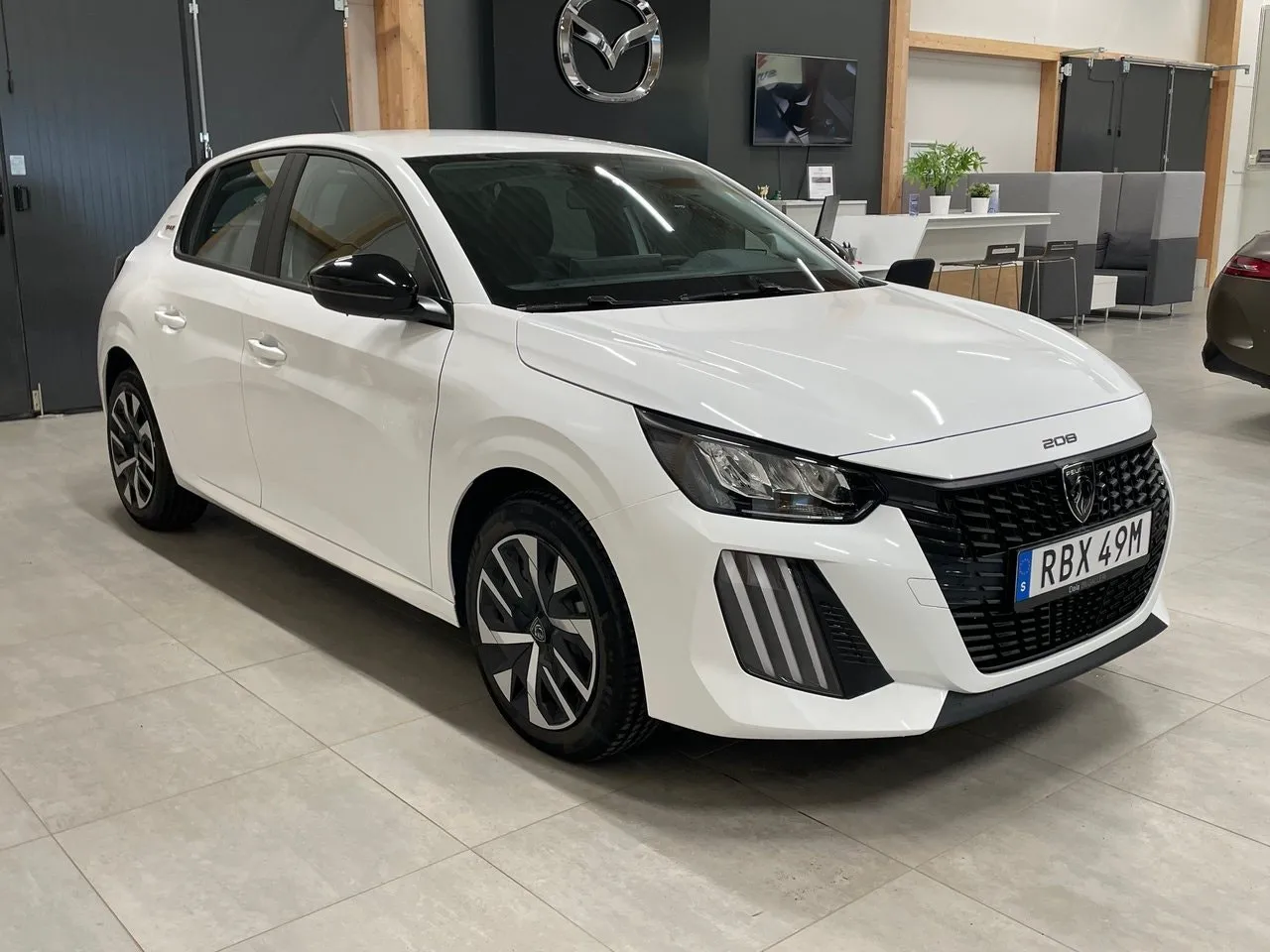 Vehicle image 4