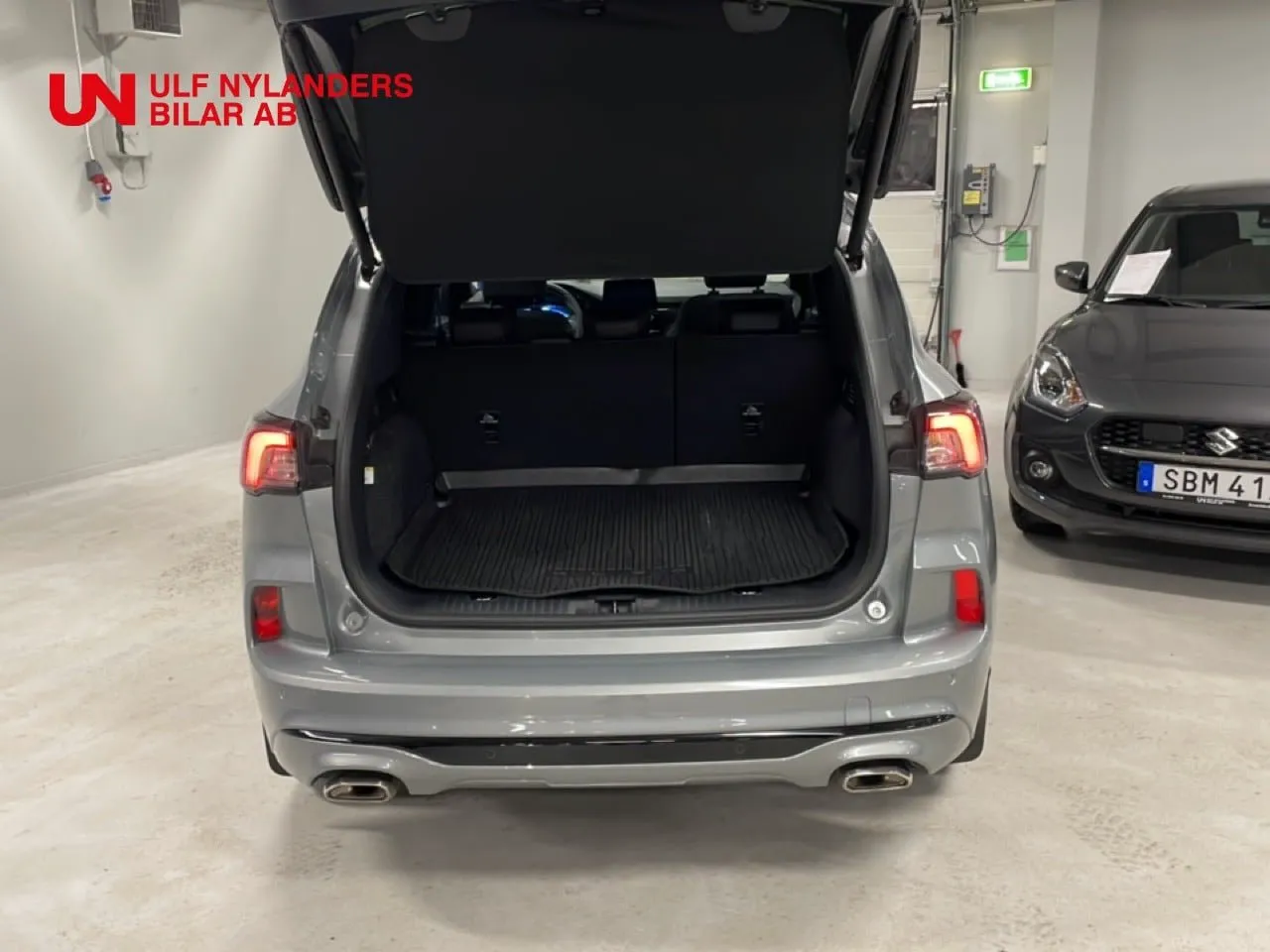 Vehicle image 6