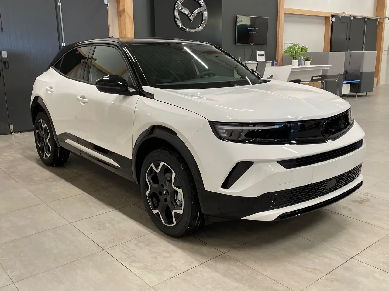 Vehicle image 3