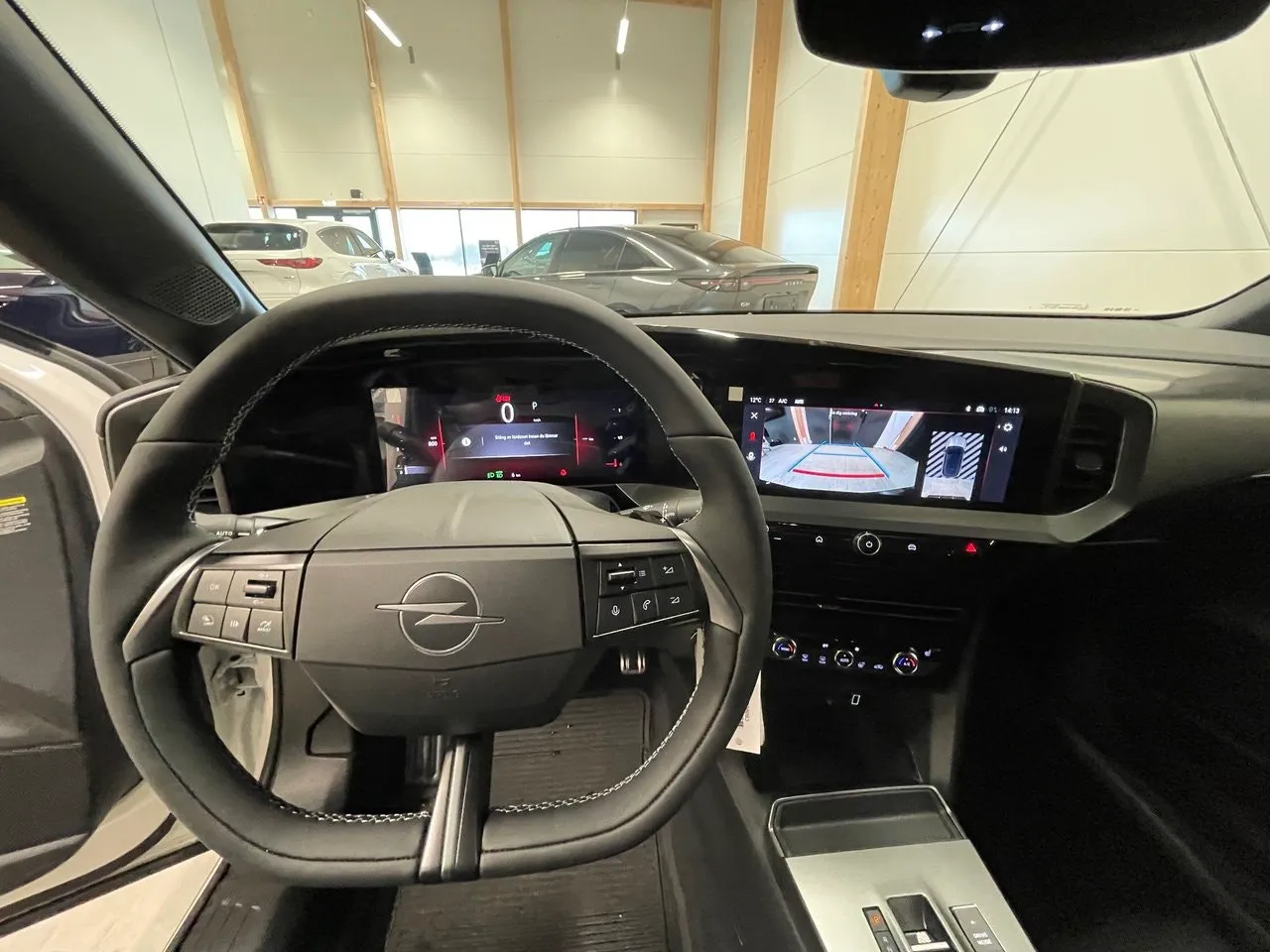 Vehicle image 16