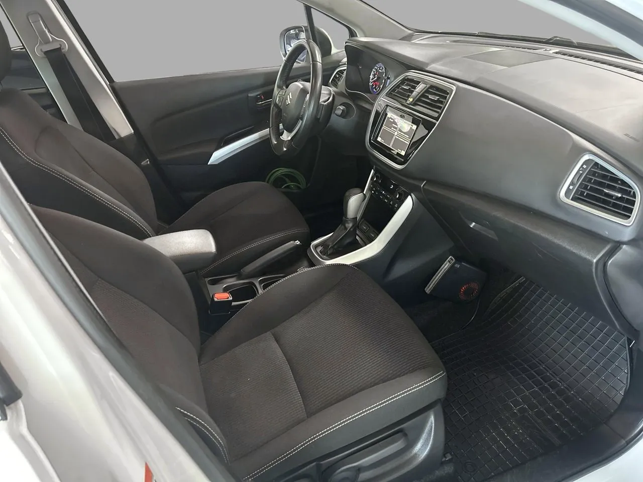 Vehicle image 9