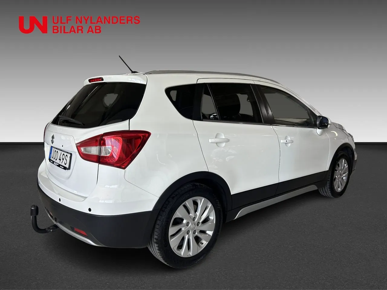 Vehicle image 3