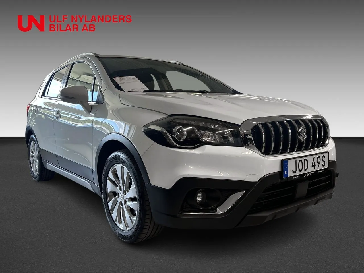 Vehicle image 4