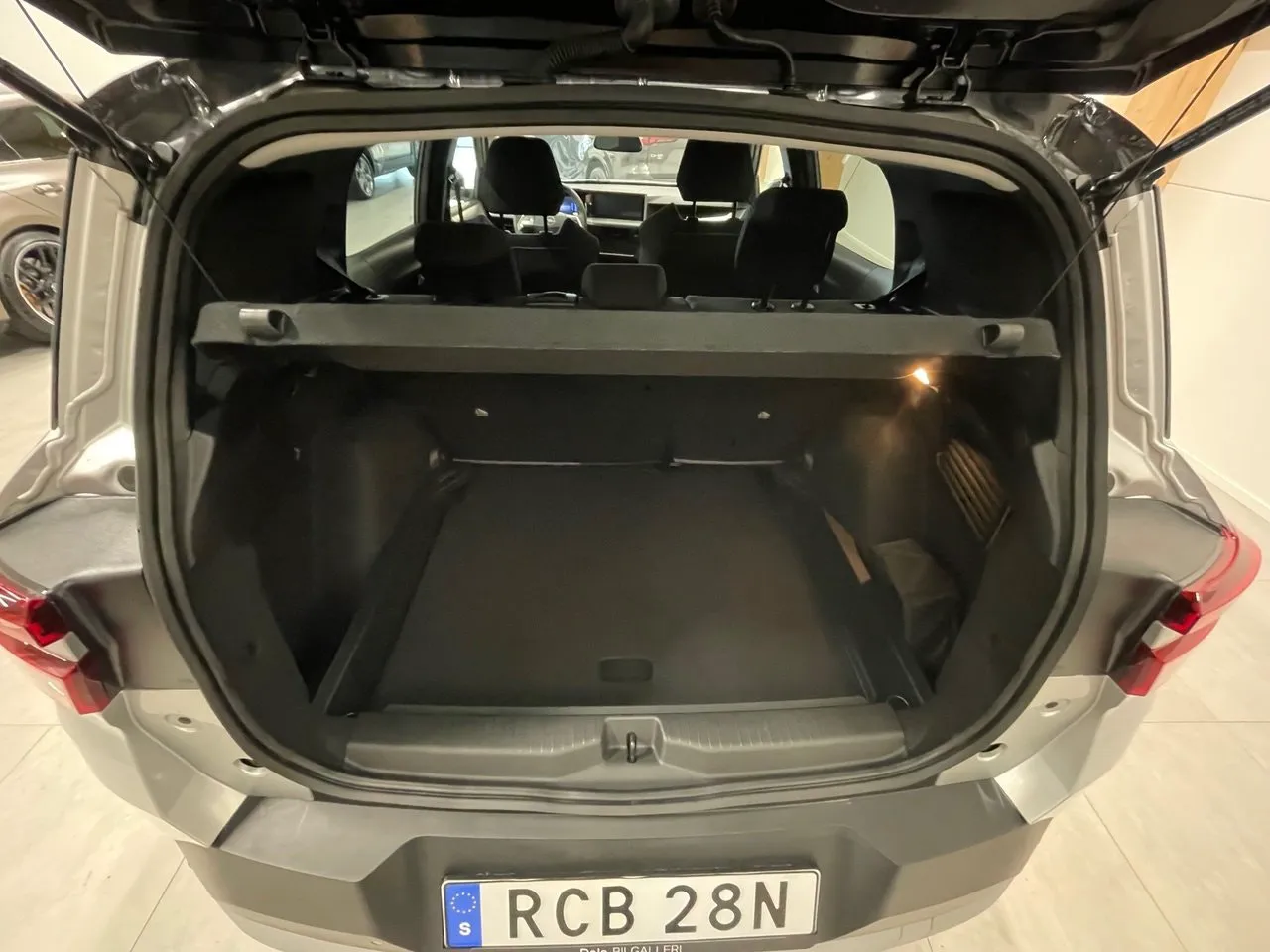 Vehicle image 9