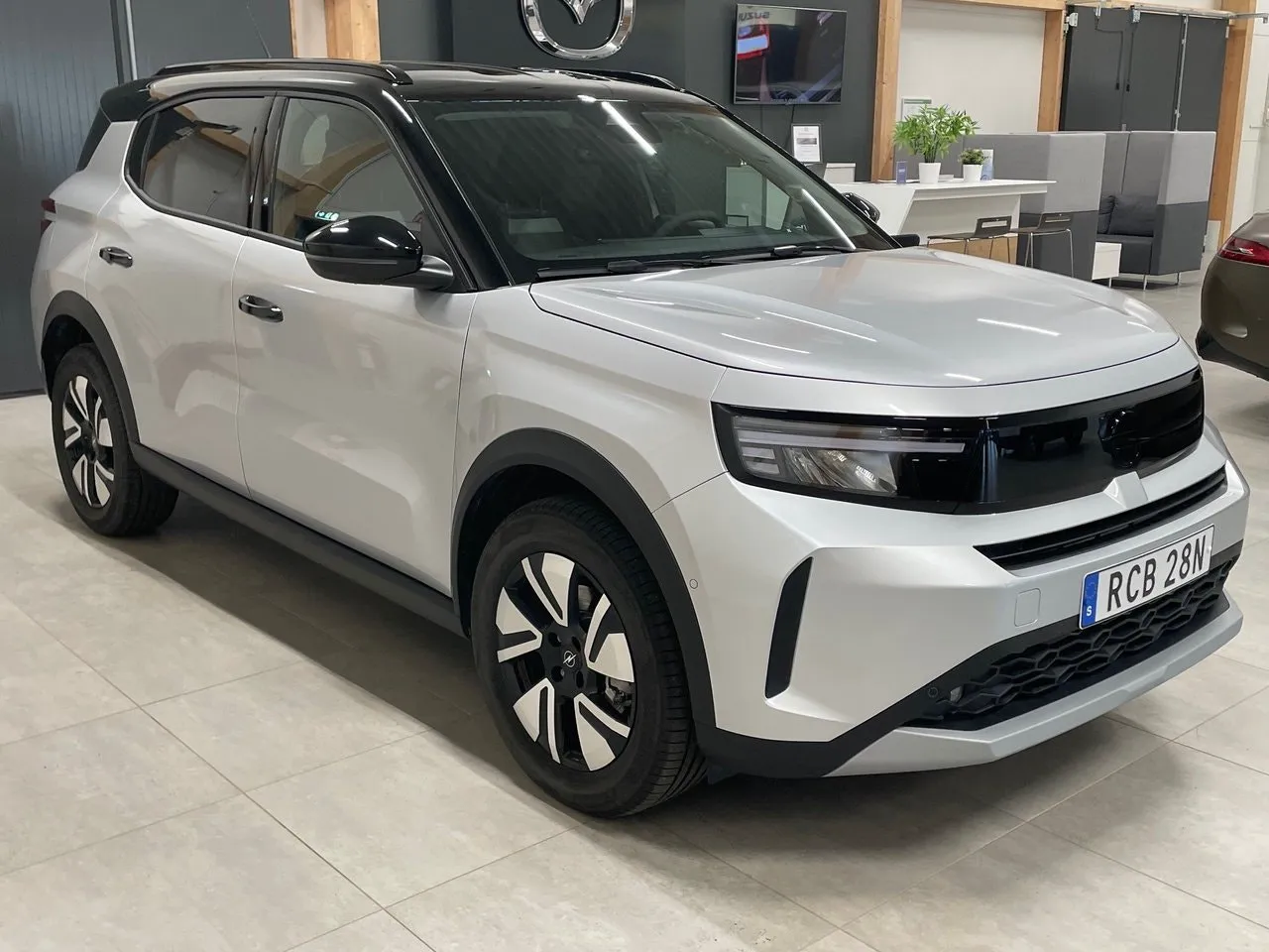 Vehicle image 4